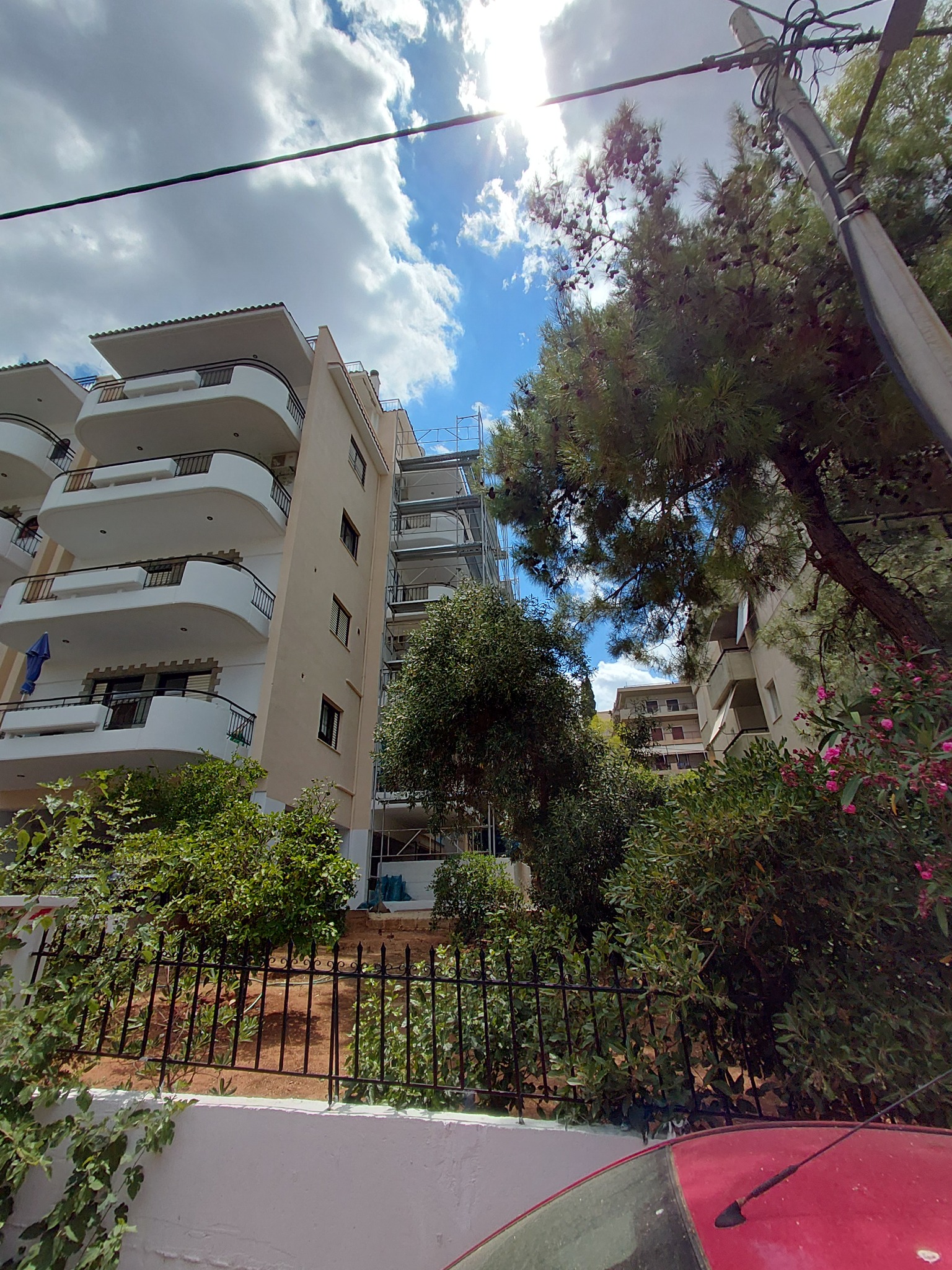Επισκευή όψεων πολυκατοικίας στον Καρέα 2