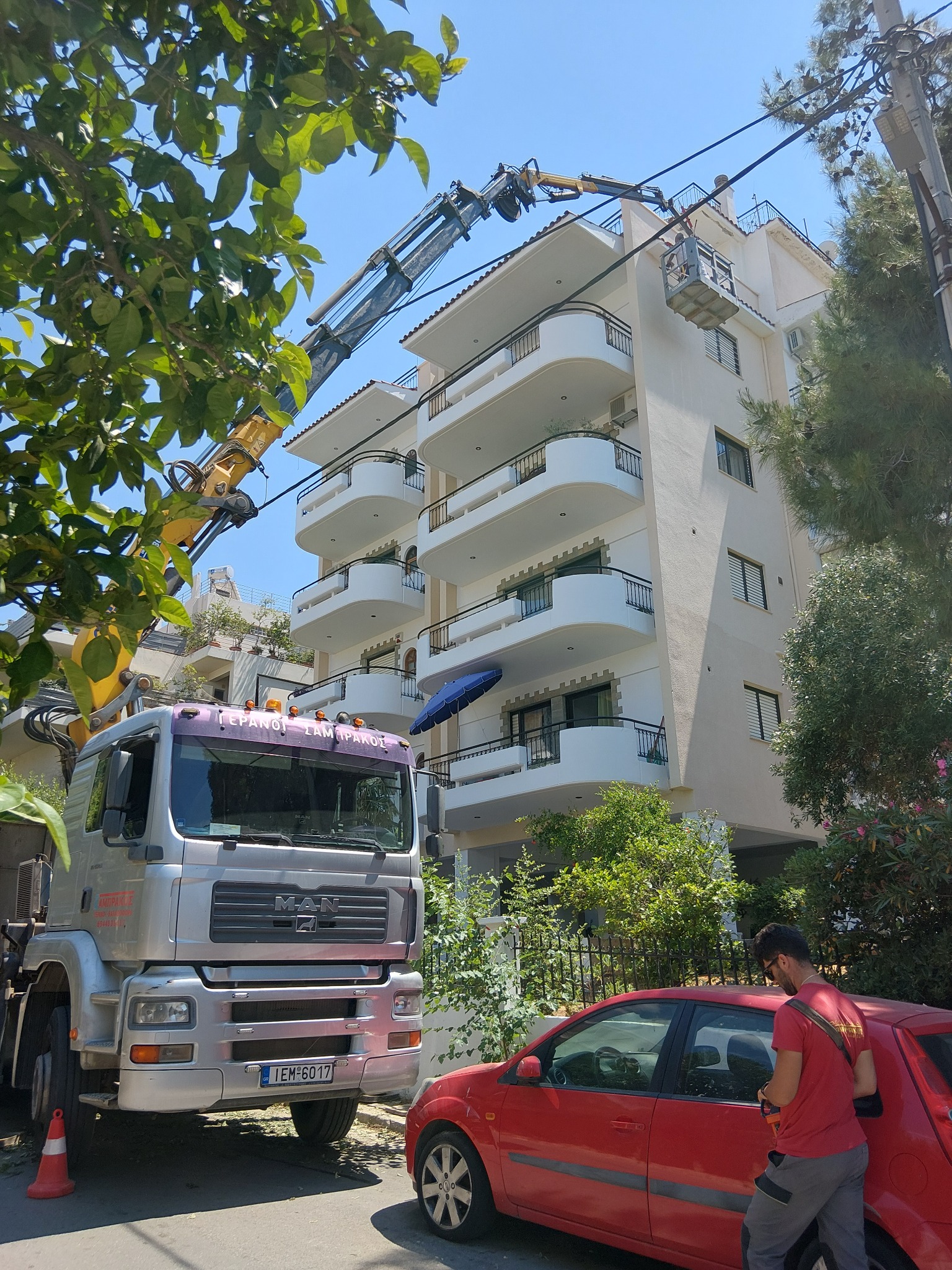 Επισκευή όψεων πολυκατοικίας στον Καρέα 4